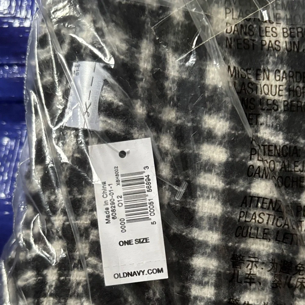 NWT Old Navy Plaid Black and White Warm Scarf